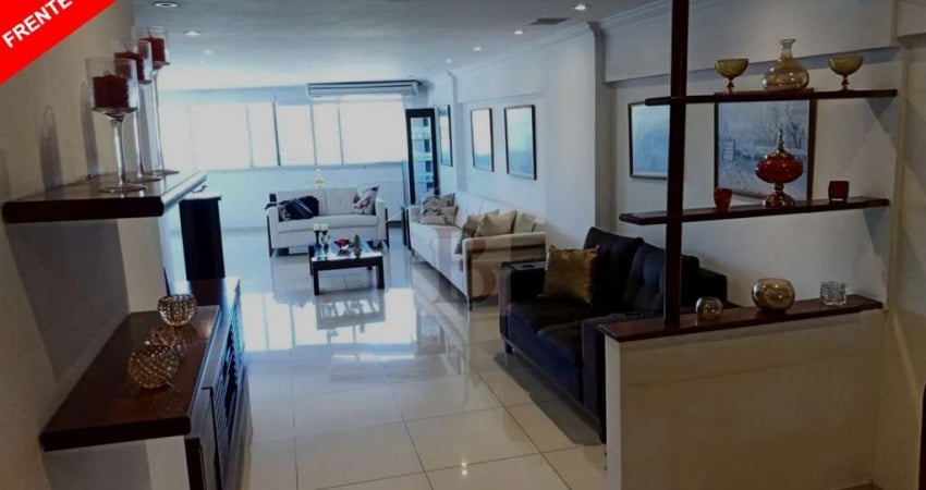 Apartamento de Frente Praia de Icaraí com 4 Quartos, 1 Suíte e 243m²  1 por andar - Niterói-RJ