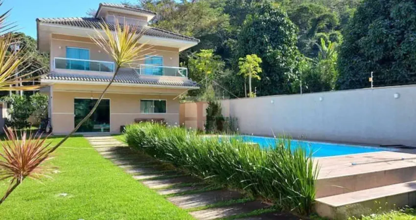 Maravilhosa casa à venda em Maricá-RJ, 3 quartos, 1 suíte, 1 sala, 4 banheiros, 3 vagas de garagem - Recanto de Itaipuaçu.