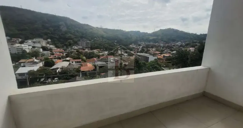 Casa à venda em Niterói-RJ, bairro São Francisco: 3 quartos, 1 suíte, 1 sala, 3 banheiros, 2 vagas, 190m² de área.