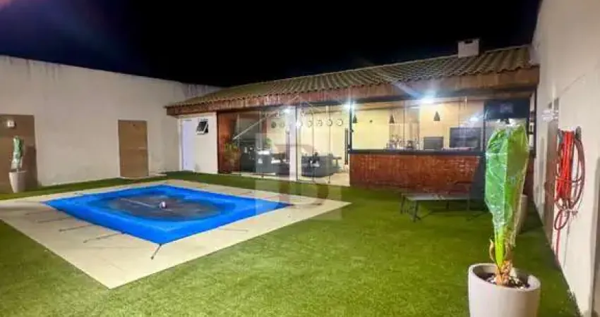 Casa deslumbrante e espaçosa na Trindade, São Gonçalo-RJ: 3 quartos, 3 suítes, 2 salas, 4 banheiros, 1 vaga, 500m². Venha conferir!