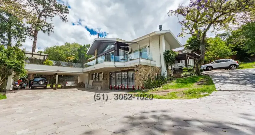 Casa em Condomínio de Luxo na Vila Assunção, Porto Alegre-RS: 3 Quartos, 3 Suítes, 3 Salas, 4 Banheiros, 4 Vagas, 800m².