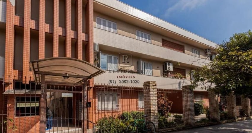 Apartamento semimobiliado e reformado para locação em Porto Alegre-RS, 2 quartos, 2 salas, 1 banheiro, 50,26 m² - Bairro Auxiliadora.