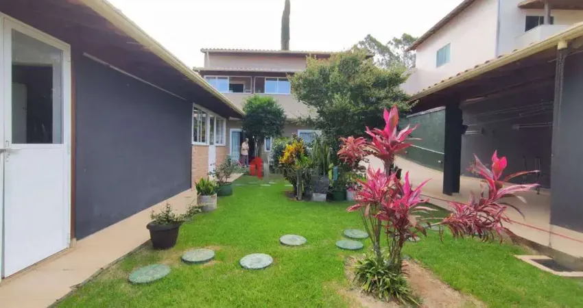 Casa com 3 quartos à venda na Rua Edmundo Migueletto, São Pedro, Juiz de Fora