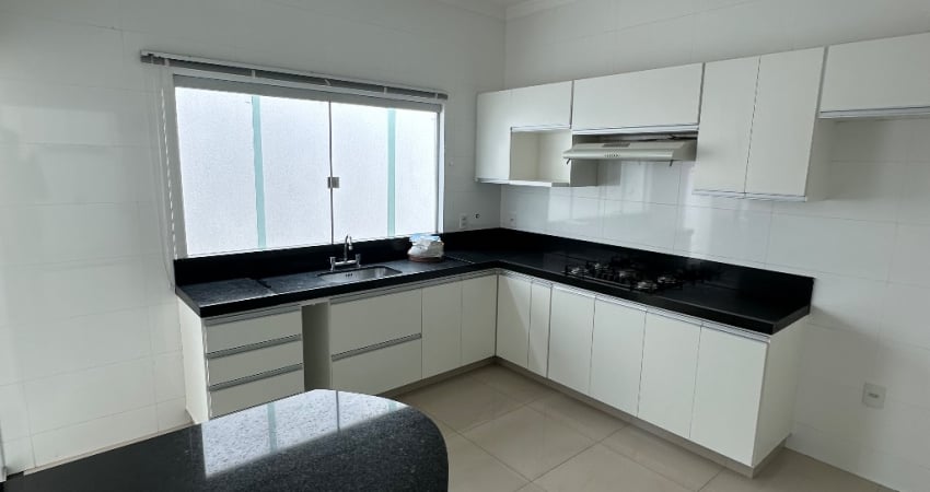 Casa com 4 quartos à venda no Alto Umuarama, Uberlândia 