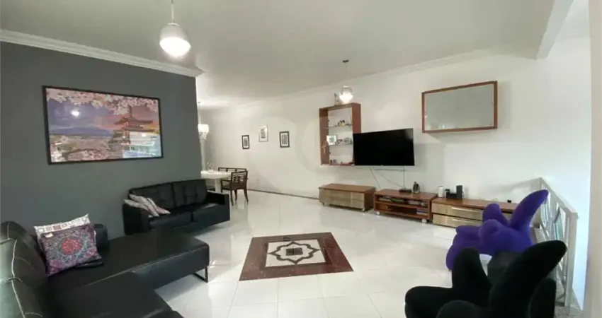 Casa com 6 quartos à venda em Marapé - SP