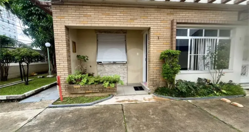 Casa com 3 quartos à venda na Avenida Washington Luís, Vila Mathias, Santos