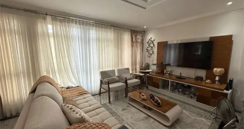 Casa com 3 quartos à venda na Rua Galeão Coutinho, Embaré, Santos