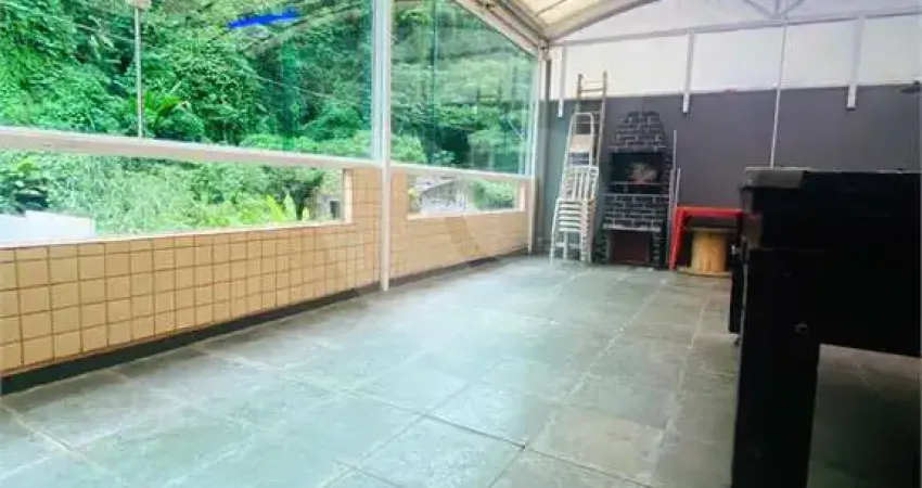 Casa com 3 quartos à venda na Rua da Constituição, Itararé, São Vicente