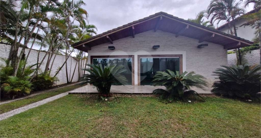 Casa com 3 quartos à venda ou para locação em Enseada - SP
