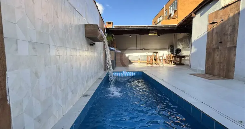 Casa térrea com 3 quartos à venda em Vila Mathias - SP