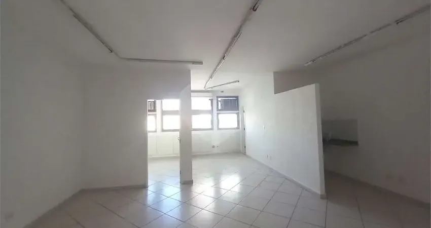 Sala comercial para alugar na Avenida Ana Costa, Vila Mathias, Santos