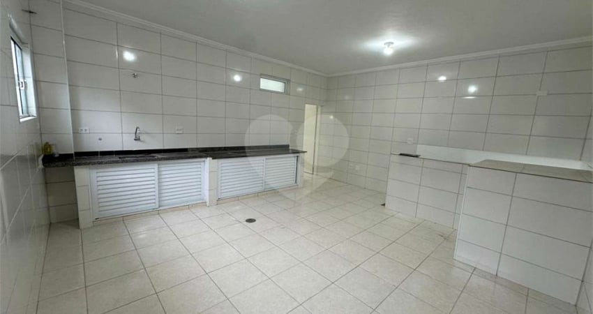 Sobrado com 3 quartos para locação em Campo Grande - SP
