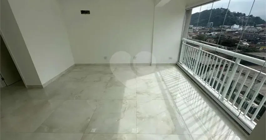Sala comercial para alugar na Silva Jardim, Vila Mathias, Santos