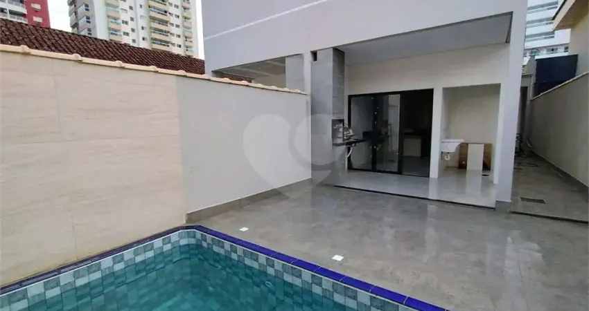 Casa com 3 quartos à venda na Rua Haiti, 168, Guilhermina, Praia Grande