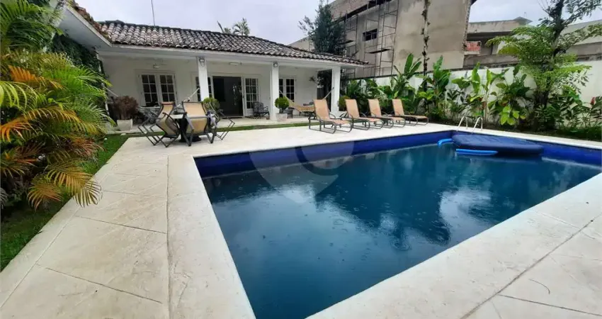 Casa com 5 quartos para alugar no Jardim Acapulco, Guarujá 