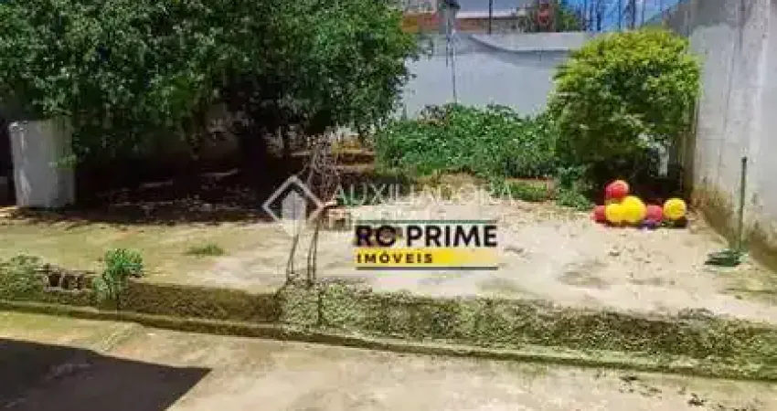 Casa de esquina com quintal grande à venda – 1 dormitório | terreno 8x30m