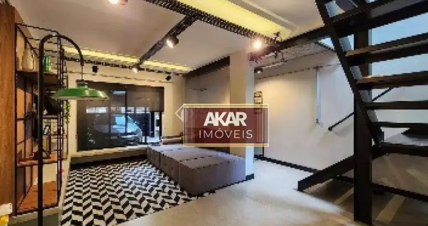 Imóvel amplo à venda com 3 quartos, sendo 1 suíte, e 3 banheiros no total.