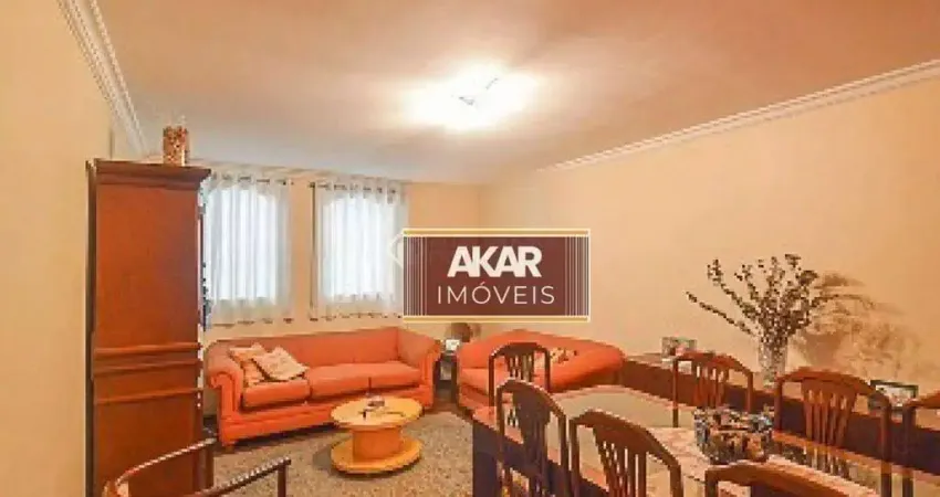 Casa à venda com 3 quartos, sendo 1 suíte, e 3 banheiros no total.