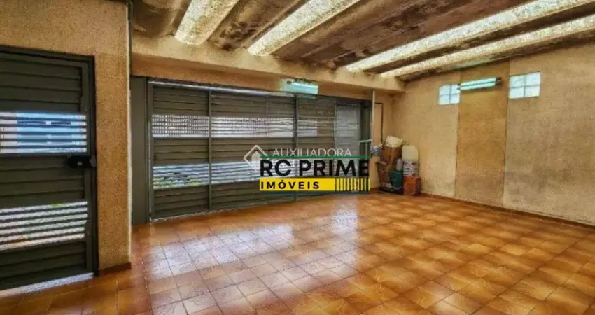 Casa térrea 02 quartos com mais uma edícula no fundo com 01 quarto e 01 banheiro