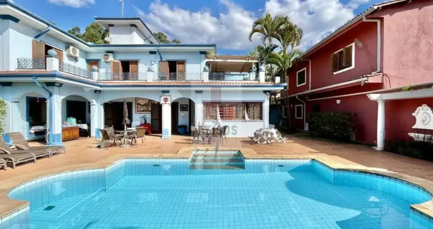 Duplex de Alto Padrão com Duas Casas em Lote Plano!
