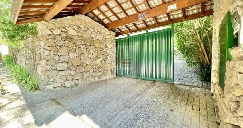 Imóvel de Alto Padrão à Venda: Linda Casa Integrada com Acabamento Impecável!