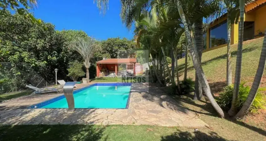 Linda Casa Térrea em Localização Privilegiada na Fazendinha ? Seu Refúgio de Luxo e Conforto!