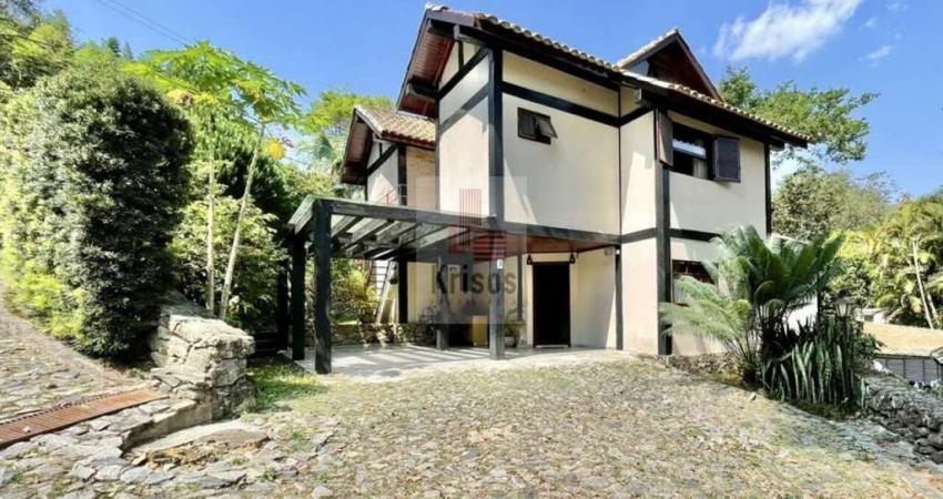 Exclusiva Casa Integrada à Natureza na Charme da Fazendinha!