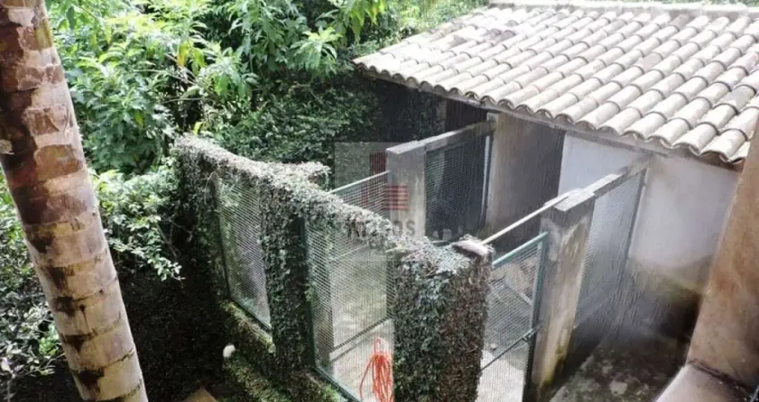 Luxuosa Casa de Alto Padrão com Vista Deslumbrante para a Natureza!