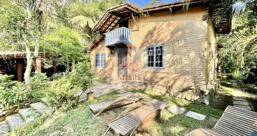Charmosa Casa Rústica - Um Refúgio Aconchegante Entre a Natureza!