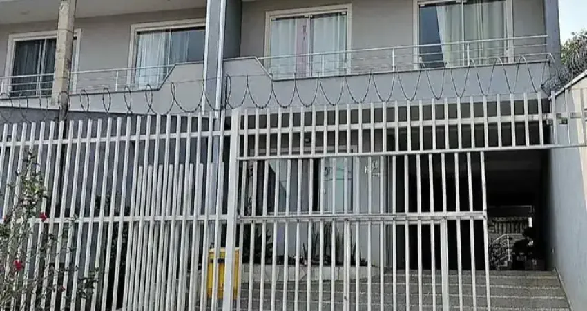 Lindo sobrado geminado à venda no santa cândida com 3 quartos e excelente localização