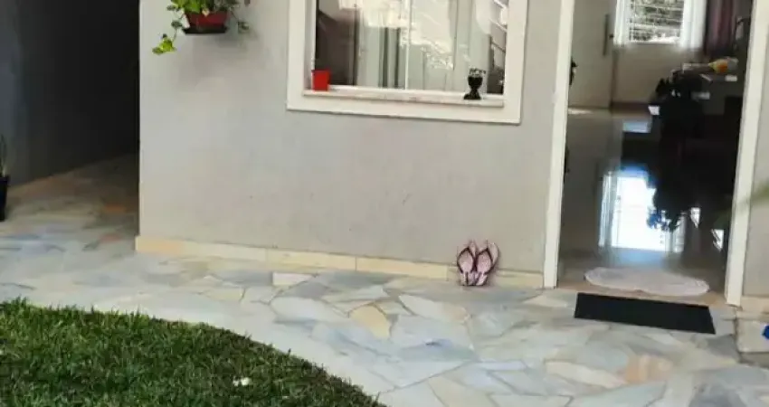 Excelente Sobrado Geminado à Venda no Santa Cândida — 3 Quartos, Excelente Localização e Conforto para Toda a Família