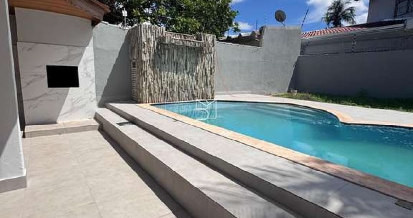 Casa Ampla, 3 Quartos 1 Suite, Piscina, 2 Salas Amplas, 4 Garagem, Churrasqueira