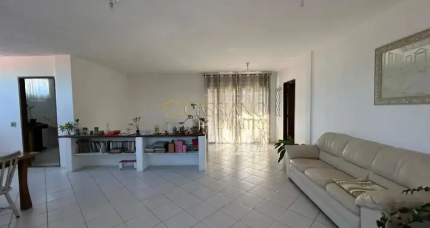 Sobrado à venda de 362m² | 04 dormitórios, sendo 03 suítes e 04 vagas de garagem | Jardim Alvorada - São José dos Campos |