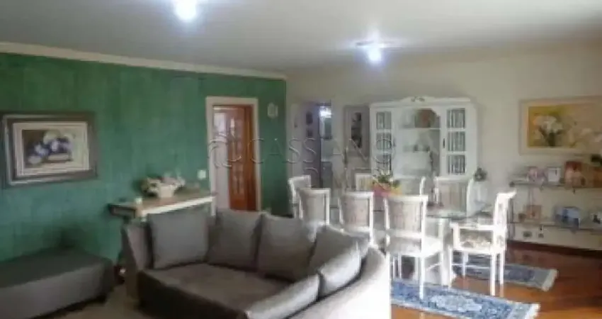 Apartamento à venda de 142m² | 03 dormitórios, sendo 01 suíte e 02 vagas de garagem | Edifício Cabo São José - Centro | São José dos Campos |