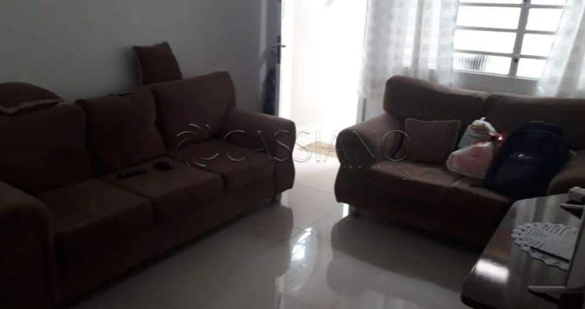 Casa térrea reformada de 02 Dorm. - 80,00m² no Jardim das Industrias