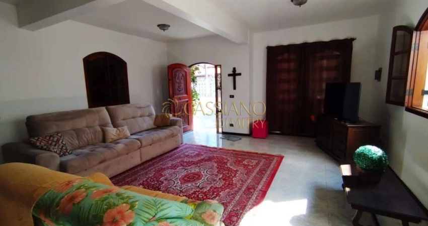 Sobrado com edícula à venda de 327m² | 04 dormitórios, 02 suítes e 04 vagas de garagem | Jardim das Indústrias - São José dos Campos |