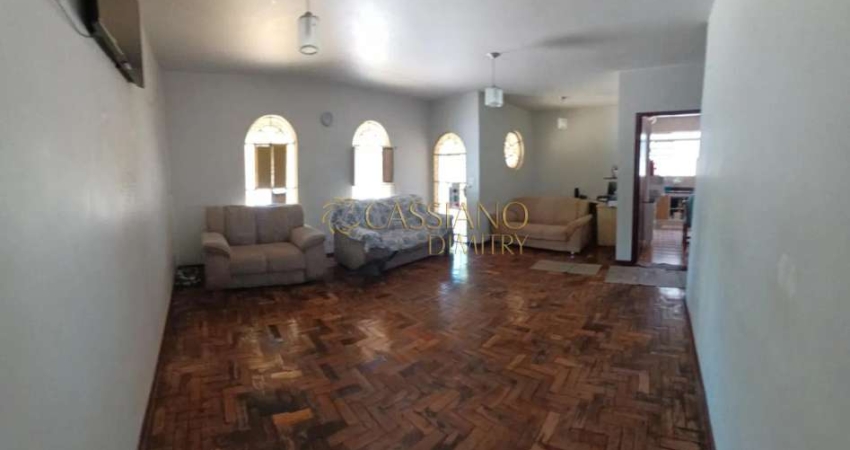 Sobrado à venda de 163m² | 03 dormitórios, sendo 01 suíte e 05 vagas de garagem | Jardim Oswaldo Cruz - São José dos Campos |