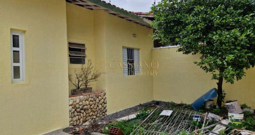 Casa térrea reformada à venda de 86m² | 03 dormitórios, sendo 01 suíte e 04 vagas de garagem | Jardim das Industrias - São José dos Campos |