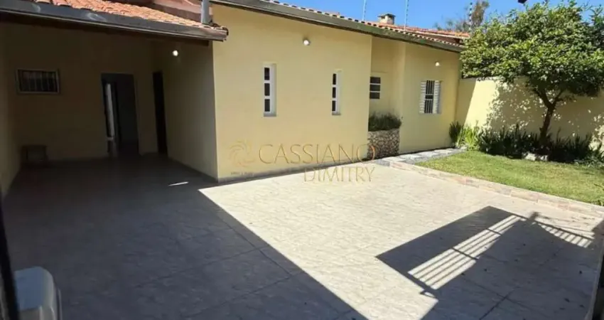 Casa térrea reformada à venda de 86m² | 03 dormitórios, sendo 01 suíte e 04 vagas de garagem | Jardim das Industrias - São José dos Campos |