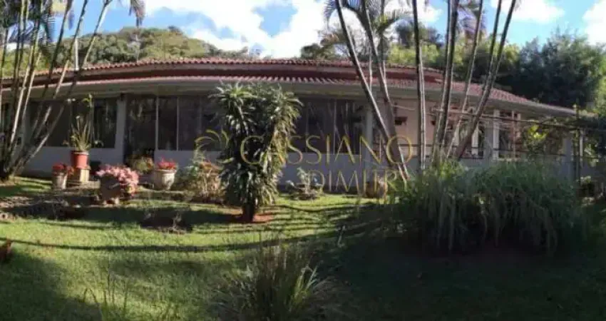 Chácara à venda de 22.000m² | 03 dormitórios, sendo 01 suíte, 02 banheiros e 04 vagas de garagem |  Avenida Ippensen | São José dos Campos |