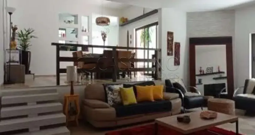 Casa à venda de 280m² | 03 dormitóros, sendo 01 suíte e 06 vagas de garagem | Condomínio Jardim Coleguinho - Jardim Zezé | Jacareí |
