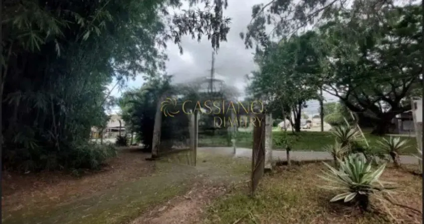 Chácara à venda de 199,30m² | 04 dormitórios, sendo suítes e edícula | Chácaras São José - São José do Campos |