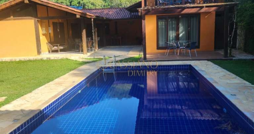 Casa à venda de 250m² | 04 dormitórios, sendo suítes e 10 vagas de garagem | Sertão do Camburi | São Sebastião |
