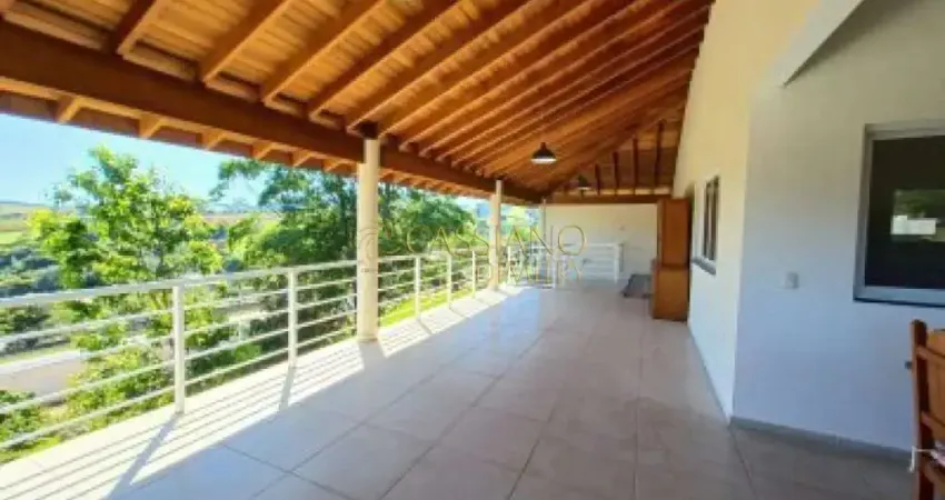 Casa à venda de 237,16m² | 03 dormitórios, sendo 01 suíte e 04 vagas de garagem | condomínio recanto santa barbara | jambeiro |