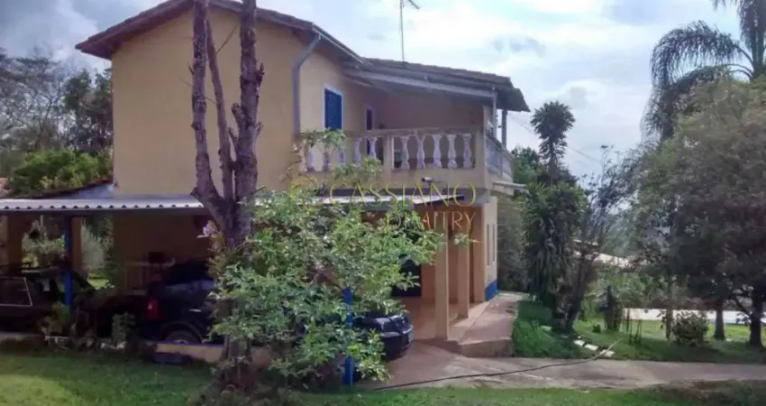 Chácara à venda de 240m² | 03 dormitórios, sendo 01 suíte e 05 vagas de garagem | bairro do capuava | são josé dos campos |