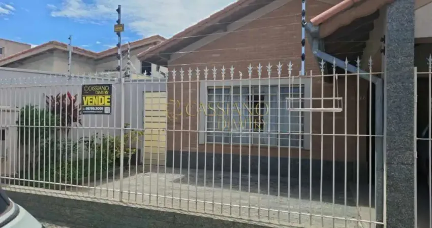 Casa à venda de 140m² | 03 dormitórios, sendo 01 suíte e 02 vagas de garagem | Santana | São José dos Campos |