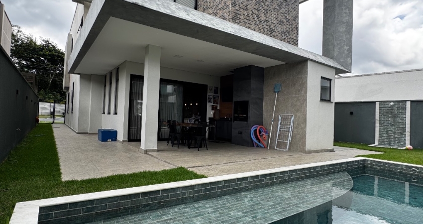 Casa Linda e Moderna, oportunidade !