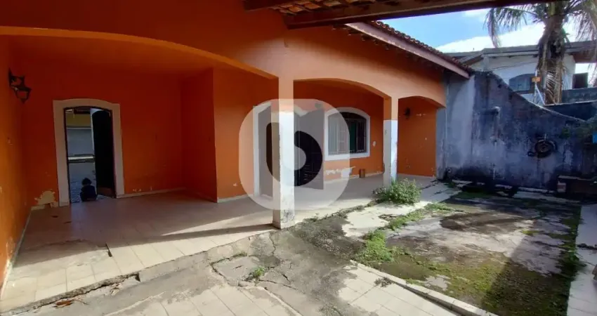 Casa com 4 Quartos,com edícula - 600 metros da Praia