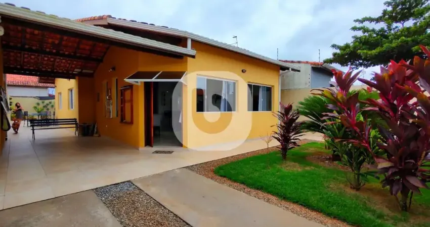 Casa com 3 Quartos, 100 metros da Praia, terreno Grande