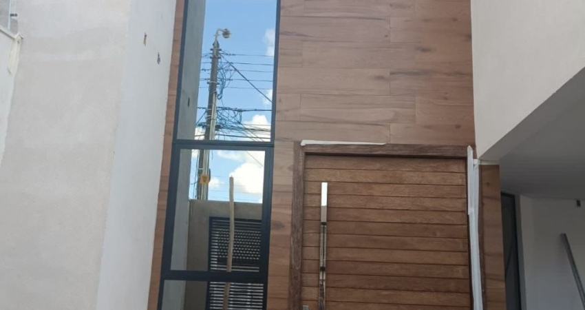 -Linda casa, sobrado, casa nova, 4 suítes, piscina, aceita financiamento Guara II